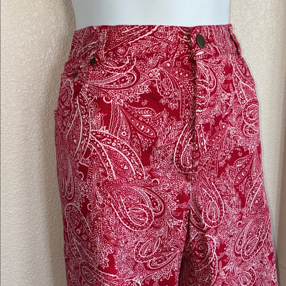 JONES NEW YORK SPORT Stylish red & white paisley /bandana print pants. 12 - Picture 5 of 17